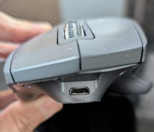 ロジクール MX Master 2S のmicroUSB充電端子